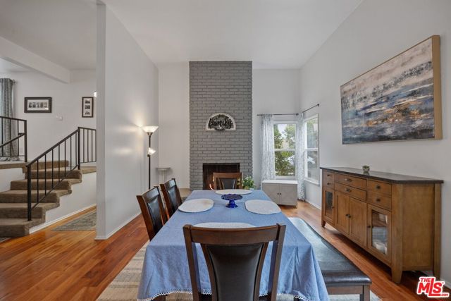 938 20th Street, Santa Monica CA: https://media.crmls.org/mediaz/53cef639-6c32-45f8-b649-9310a64e6893.jpg
