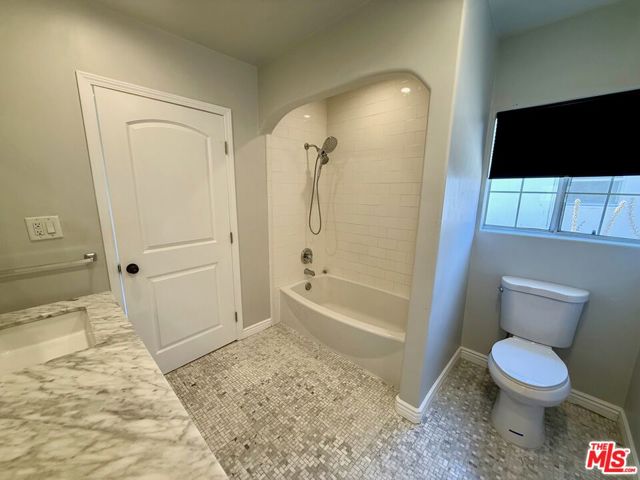 5379 Yolanda Avenue, Tarzana CA: https://media.crmls.org/mediaz/53cf640a-ab50-4f06-adaa-ab2a5697e130.jpg