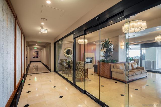 939 Coast Blvd, La Jolla CA: https://media.crmls.org/mediaz/53cf81cd-2f6c-4e47-bcf3-b323c809d98c.jpg
