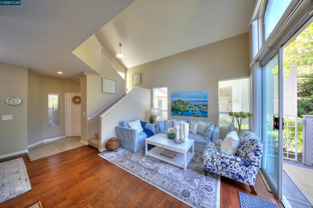 310 Boatswain Ct, Hercules CA: https://media.crmls.org/mediaz/53cf96e7-1799-4b1c-8b2d-a2295392e11f.jpg