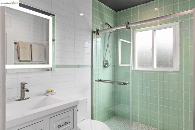 2201 Spaulding Ave, Berkeley CA: https://media.crmls.org/mediaz/53cfa5c5-0565-404c-a51d-7fd26a1087f4.jpg