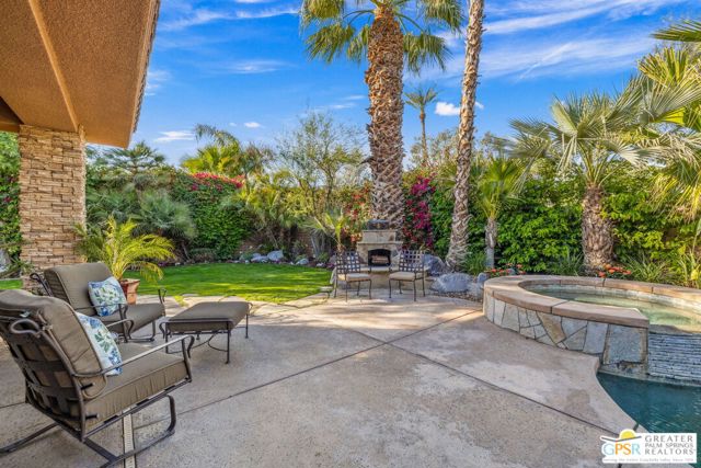 2 Varsity Circle, Rancho Mirage CA: https://media.crmls.org/mediaz/53d06eb2-0cdd-4bf6-9333-26baa741a598.jpg