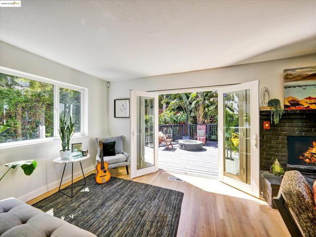 336 Washington Ave, Richmond CA: https://media.crmls.org/mediaz/53d08f0e-6177-425a-b2b2-fbbb89f7a679.jpg