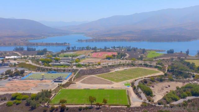 2423 Wishing Star Way, Chula Vista CA: https://media.crmls.org/mediaz/53d1eb47-f96b-43a8-bb1f-ab9293eb656e.jpg