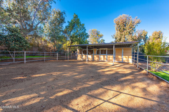 952 Carefree Drive, Simi Valley CA: https://media.crmls.org/mediaz/53d24b94-16ba-4aae-bcaf-1f9fc49593fc.jpg