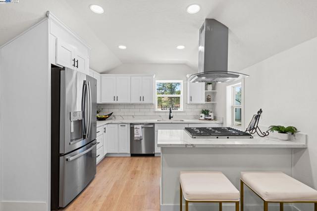 1038 Division St, Pleasanton CA: https://media.crmls.org/mediaz/53d2acd5-8fd7-481f-92bf-895e476a1094.jpg