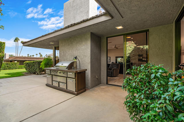 132 Columbia Drive, Rancho Mirage CA: https://media.crmls.org/mediaz/53d30013-8f4b-40b0-b32d-bcf59d8a624b.jpg