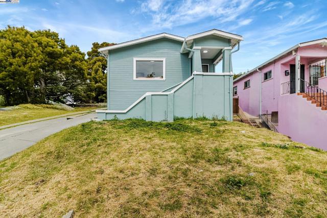 9700 Macarrthur Blvd., Oakland CA: https://media.crmls.org/mediaz/53d39da2-c8c2-44cb-ae78-f82351c6221f.jpg
