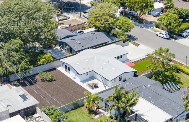 873 Towne Street, Costa Mesa CA: https://media.crmls.org/mediaz/53d3f9c9-fd00-47c5-adc5-6e62c9e2ac2b.jpg