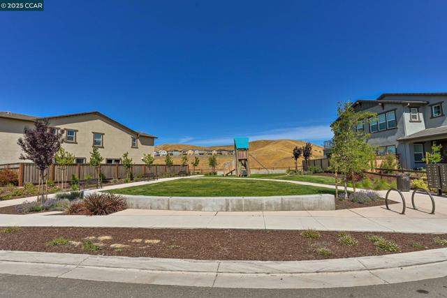 33105 Via Vicenza, San Ramon CA: https://media.crmls.org/mediaz/53d42eed-e407-4f9c-8298-aa0a8b2aaac8.jpg