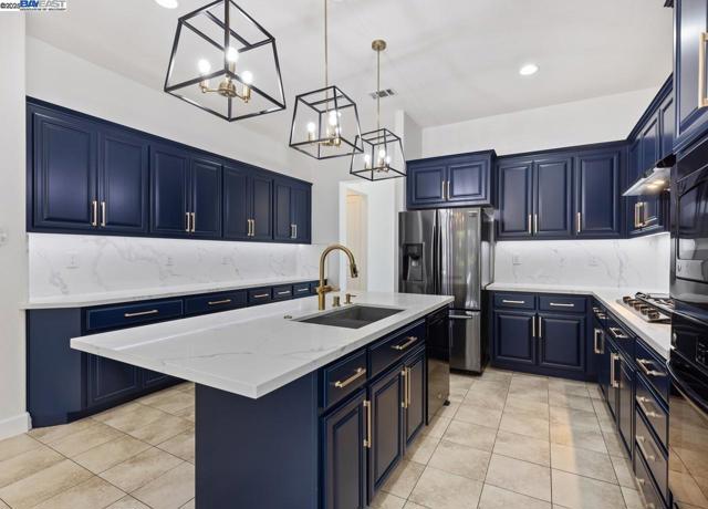 2453 Forino Dr, Dublin CA: https://media.crmls.org/mediaz/53d51f55-e2e8-42b7-a04a-13d6efca467c.jpg