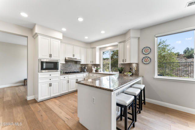 4543 Silverbell Circle, Moorpark CA: https://media.crmls.org/mediaz/53d52ae3-aa0e-4cac-8fb3-945aec23f4f6.jpg