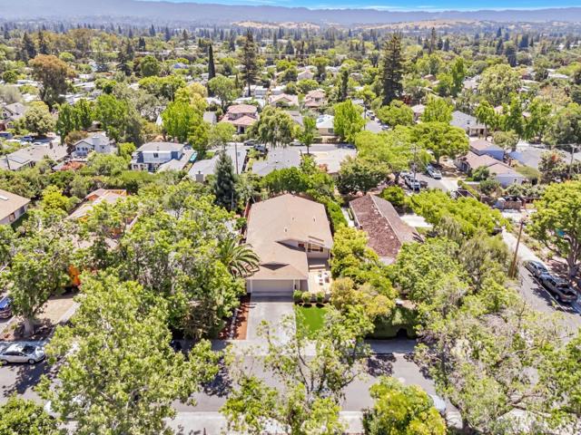 3210 South Court, Palo Alto CA: https://media.crmls.org/mediaz/53d55abf-5316-47f7-9e85-c2befde5e92b.jpg