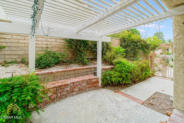 2111 Peak Place, Thousand Oaks CA: https://media.crmls.org/mediaz/53d5b375-9c85-4eca-a50c-842362fdce39.jpg