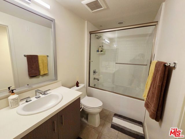 436 S Virgil Avenue, Los Angeles CA: https://media.crmls.org/mediaz/53d5c628-0b55-4906-bc3c-e74b34a8904c.jpg