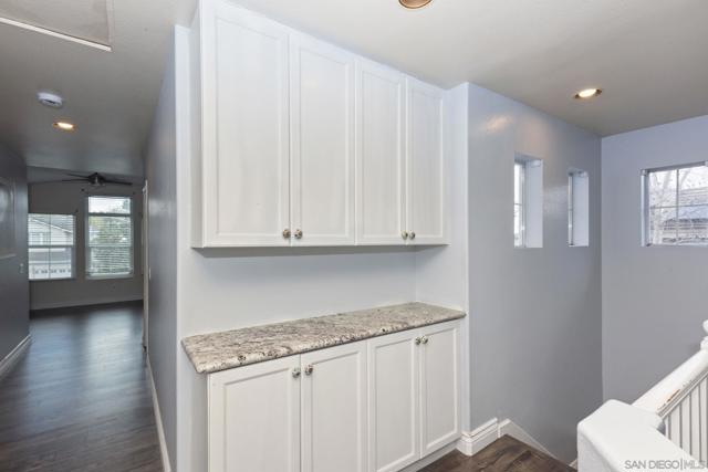 11927 Dapple Way, San Diego CA: https://media.crmls.org/mediaz/53d5fe49-6351-4386-954c-face0f70d849.jpg