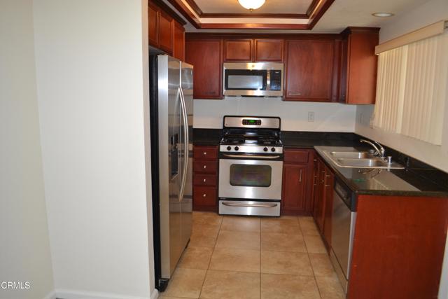 Detail Gallery Image 3 of 27 For 408 N Imperial Ave #E,  Ontario,  CA 91764 - 2 Beds | 1 Baths