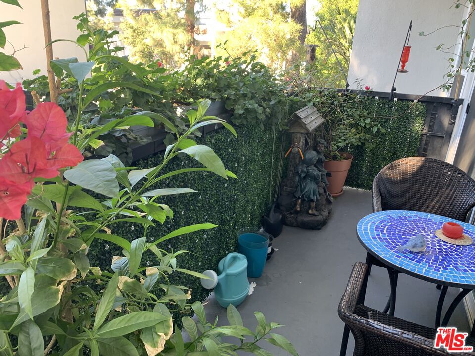 https://media.crmls.org/mediaz/53d67312-82b1-476d-9143-dc7c795ba128.jpg?preset=X-Large