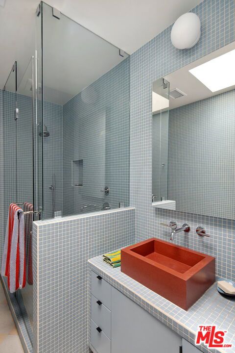 11513 Dona Cecilia Drive, Studio City CA: https://media.crmls.org/mediaz/53d67c5e-f8d9-40a6-b77d-544507ec97f3.jpg