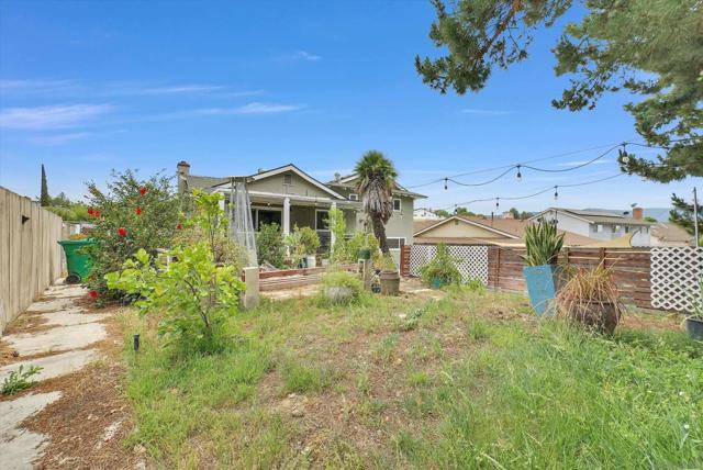 1521 Del Norte Dr, Corona CA: https://media.crmls.org/mediaz/53d68a3c-923f-46e4-b75a-ebafeae01027.jpg
