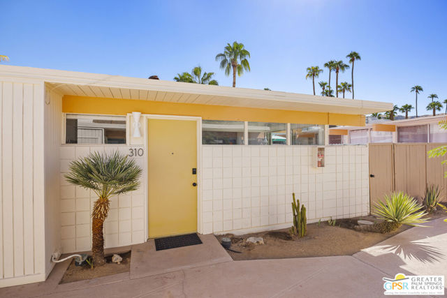 1111 E Palm Canyon Drive, Palm Springs CA: https://media.crmls.org/mediaz/53d69bb2-bc3a-4f1a-96c3-4bac5e529cad.jpg