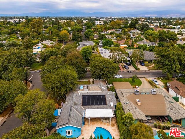 12154 Morrison Street photo 3