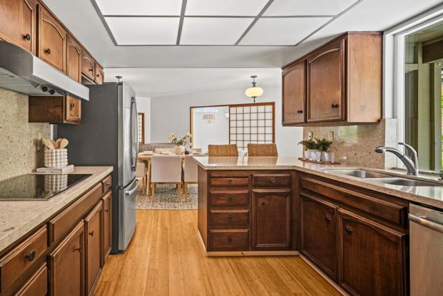 10 Wyndemere Vale, Monterey CA: https://media.crmls.org/mediaz/53d6e4aa-4be9-4f71-bc07-524bece79267.jpg