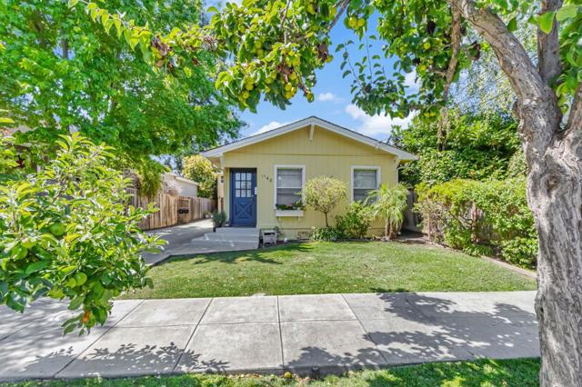 1148 Saint Francis Street, Redwood City CA: https://media.crmls.org/mediaz/53d7075d-d923-48f1-8d09-819f2e44d6df.jpg