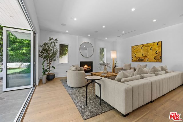 2590 Amherst Avenue, Los Angeles CA: https://media.crmls.org/mediaz/53d75040-e4b6-47e9-a723-79d90e481905.jpg