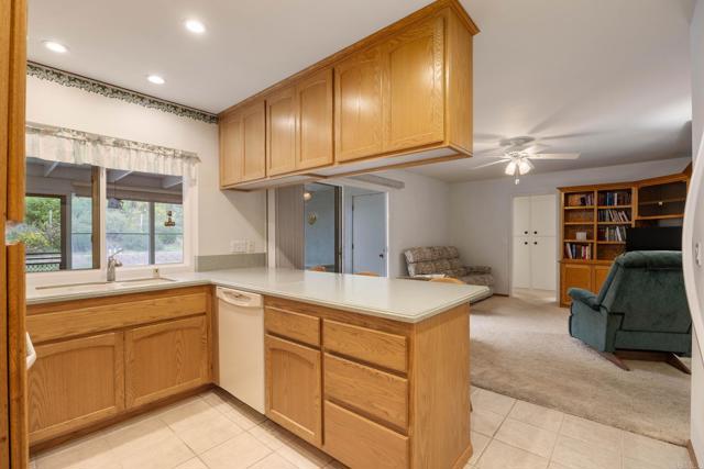 Detail Gallery Image 12 of 42 For 7413 Rowena St, San Diego,  CA 92119 - 5 Beds | 3 Baths