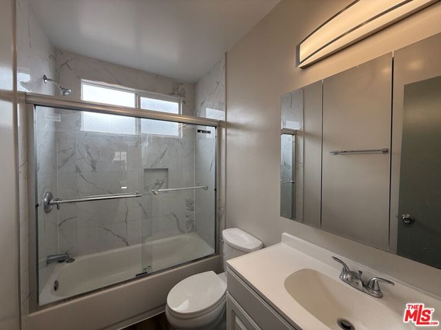 1625 Franklin Street, Santa Monica CA: https://media.crmls.org/mediaz/53d8918c-1cbc-4924-b4fb-83925a6ac0fe.jpg