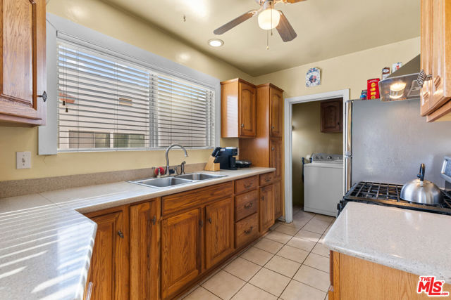 618 W 111th Place, Los Angeles CA: https://media.crmls.org/mediaz/53d8c585-9334-46bc-95b1-d0ef757e6712.jpg