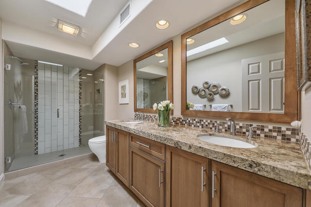 38849 Palm Valley Drive, Palm Desert CA: https://media.crmls.org/mediaz/53d8e15e-7ccd-484c-9804-8e59787ccee5.jpg