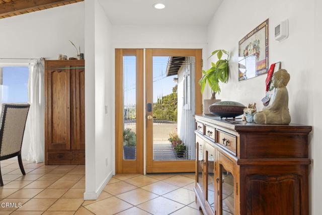 400 Alosta Drive, Camarillo CA: https://media.crmls.org/mediaz/53d98830-3718-4b51-8303-ce91b4ed717c.jpg