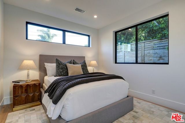 1246 Morningside Way, Venice CA: https://media.crmls.org/mediaz/53da15ed-1cc4-4e8d-b104-9d7fed947cfc.jpg