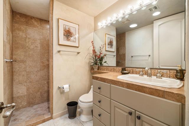 49240 Jfk Trail, Palm Desert CA: https://media.crmls.org/mediaz/53da2880-dd7f-4353-b474-4026bf54a8ae.jpg