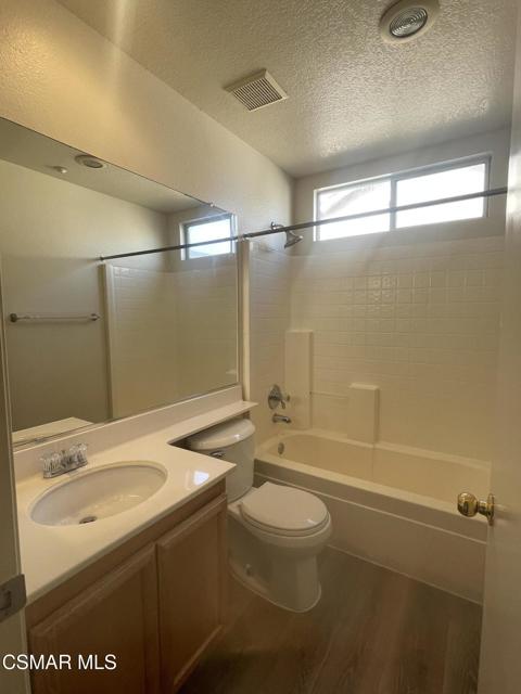 Upstairs hallway full bathroom