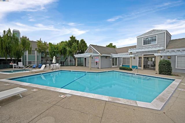 205 Dursey Dr, Pinole CA: https://media.crmls.org/mediaz/53da916a-6426-4ec4-8c2a-c950471ff480.jpg