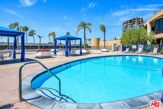 4335 S Marina City Drive, Marina del Rey CA: https://media.crmls.org/mediaz/53da950c-8b54-49ba-b34f-32556429e53a.jpg