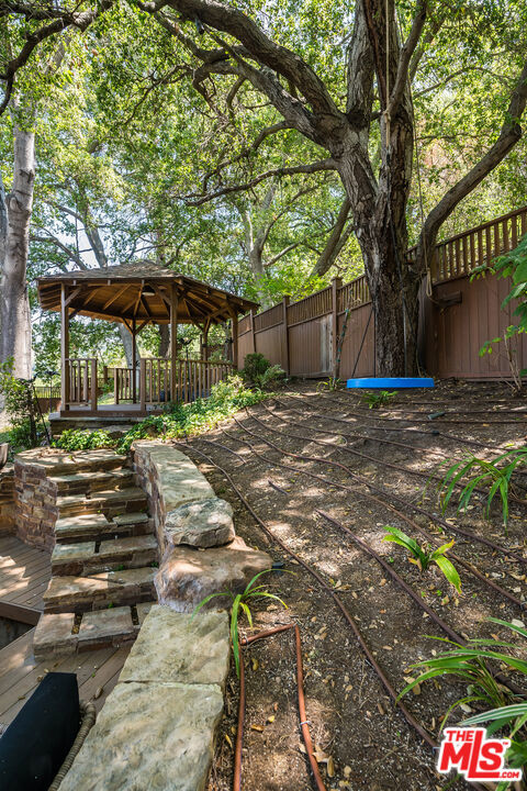 3000 Cornwall Drive, Glendale CA: https://media.crmls.org/mediaz/53dae177-7d06-47af-8ac4-fb7a7bd5ada0.jpg