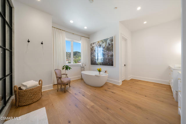 2160 Marshbrook Road, Thousand Oaks CA: https://media.crmls.org/mediaz/53db7ccc-7ec9-4b70-a343-ffe0dc0b9bc9.jpg