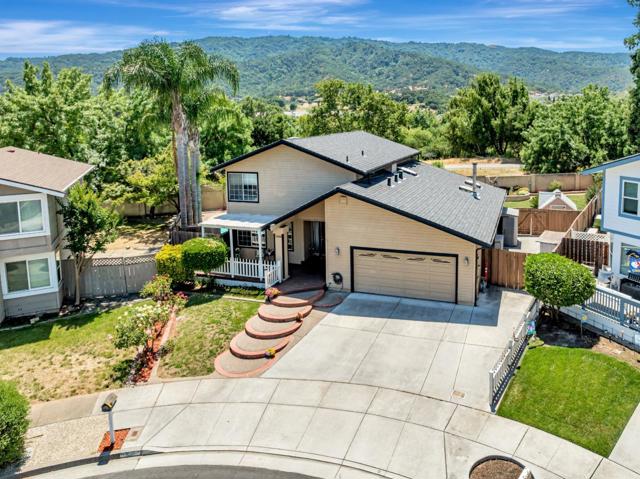 1298 Hersman Drive, Gilroy CA: https://media.crmls.org/mediaz/53dba6b9-156f-4244-8adf-c41f99d4789c.jpg