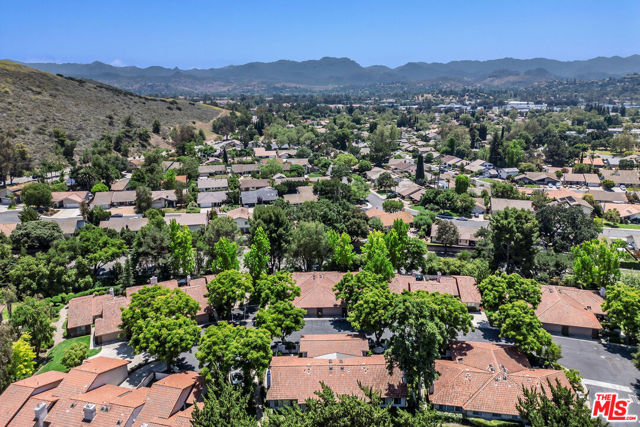 4042 Stoneriver Court, Westlake Village CA: https://media.crmls.org/mediaz/53dc3bf5-4cae-43b7-a311-4ac11c5dfe8c.jpg