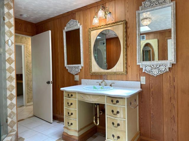 25228 La Loma Drive, Los Altos Hills CA: https://media.crmls.org/mediaz/53dca1f3-bdf8-4c0a-8e5a-a689cf30179d.jpg