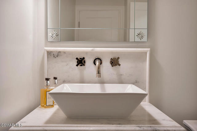 1228 S Westlake Boulevard, Westlake Village CA: https://media.crmls.org/mediaz/53dce9f6-514c-4170-9493-57e1bd7177b1.jpg