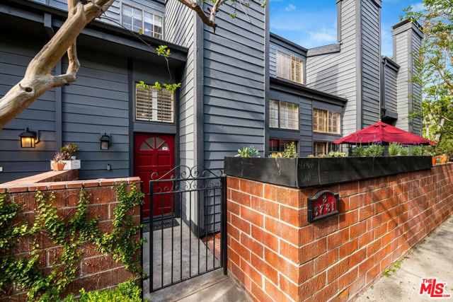 5731 Topanga Canyon Boulevard, Woodland Hills CA: https://media.crmls.org/mediaz/53de387a-0a49-4a08-8f55-189a8b33f089.jpg