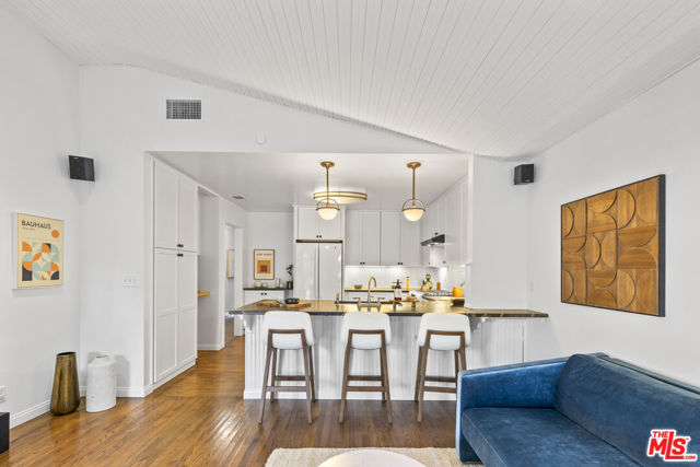 505 Panama Avenue, Long Beach CA: https://media.crmls.org/mediaz/53df0601-6bdc-4dd4-8255-f0cb90eebca9.jpg