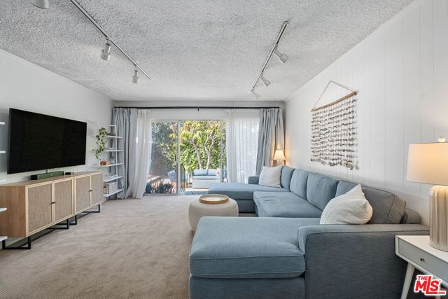 11319 Rose Avenue, Los Angeles CA: https://media.crmls.org/mediaz/53df62b3-c9b9-43be-9285-77d465d27ecb.jpg