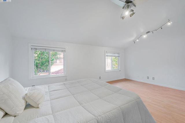 208 Siskiyou Ct, Walnut Creek CA: https://media.crmls.org/mediaz/53dfe1fe-7709-4efd-95ab-3f4fe9add219.jpg
