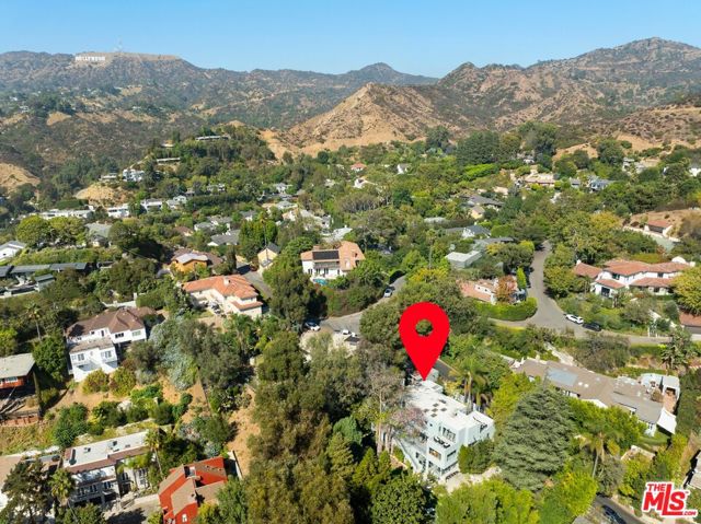 2477 Canyon Oak Drive, Los Angeles CA: https://media.crmls.org/mediaz/53e00ea8-449f-485a-87ed-49196da13f09.jpg